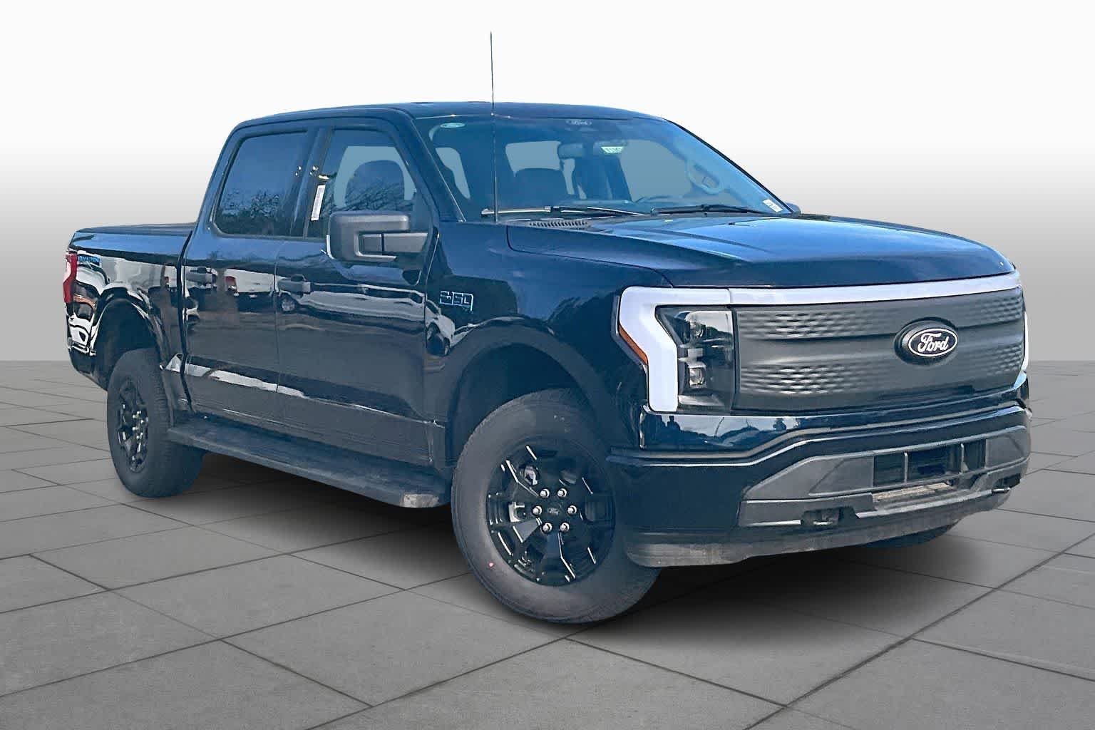 New 2025 Antimatter Blue Metallic Ford XLT image 2