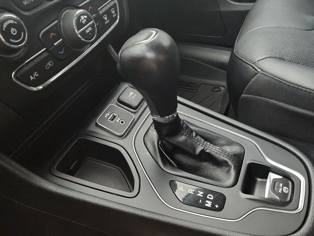 Certified Used 2021 Blue Jeep Latitude Lux image 30