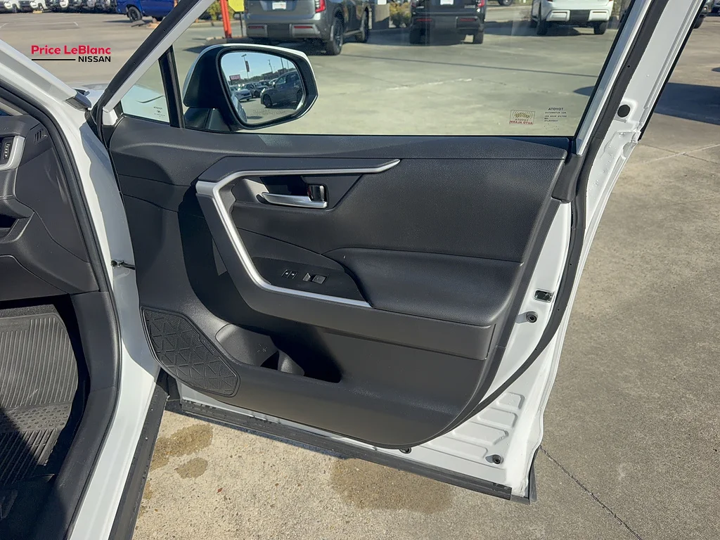 Used 2024  Toyota XLE Premium image 10