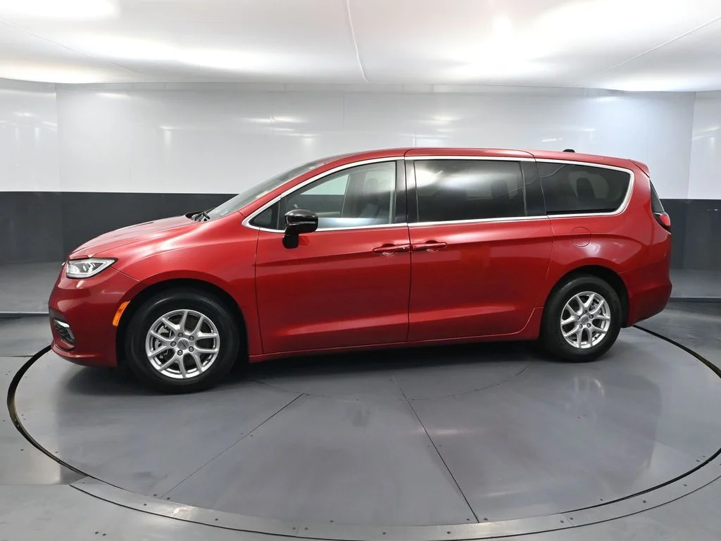 Used 2024 Red Chrysler Touring L image 10