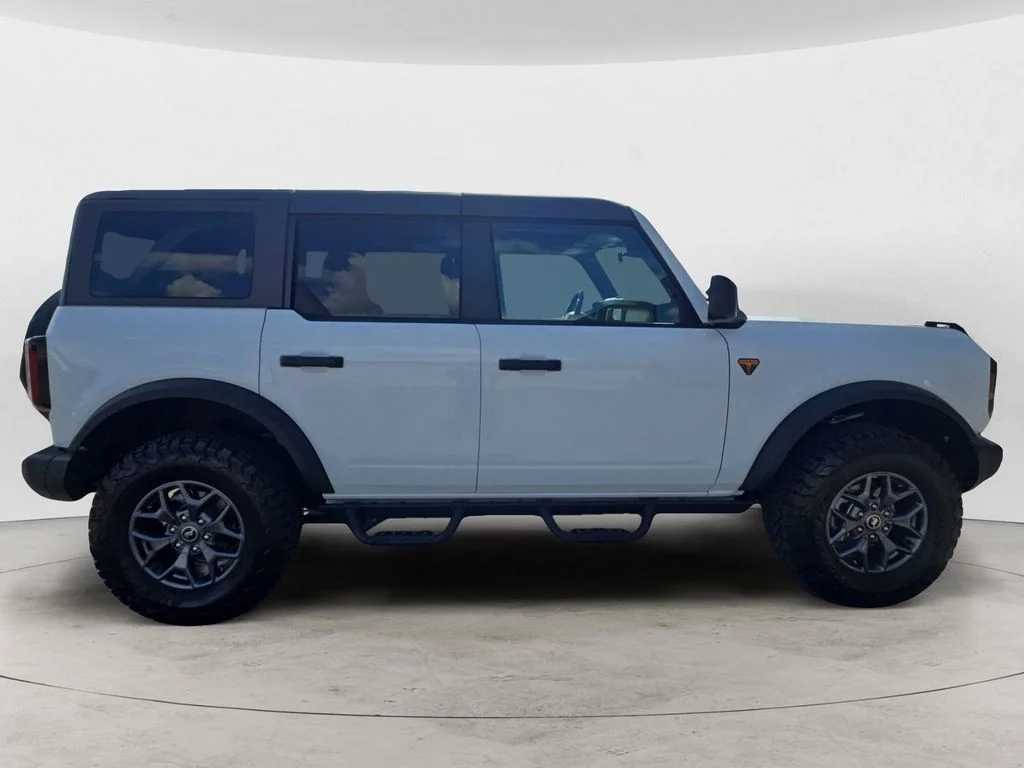 Used 2025 White Ford Badlands image 6