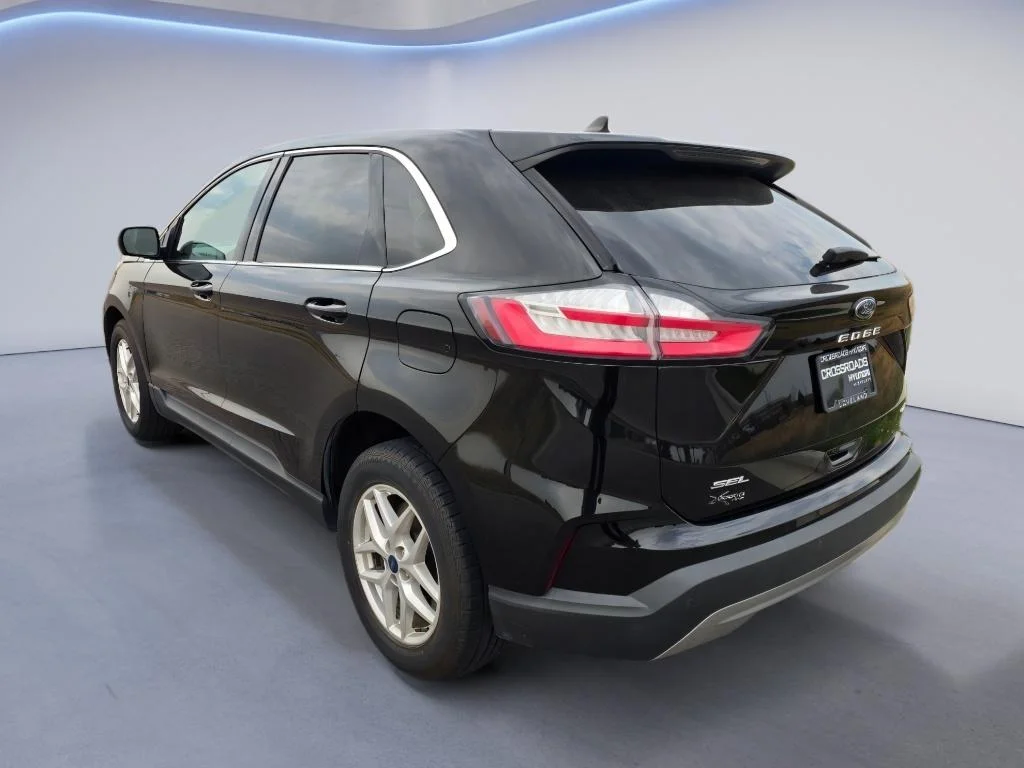 Used 2022 Agate Black Metallic Ford SEL image 3
