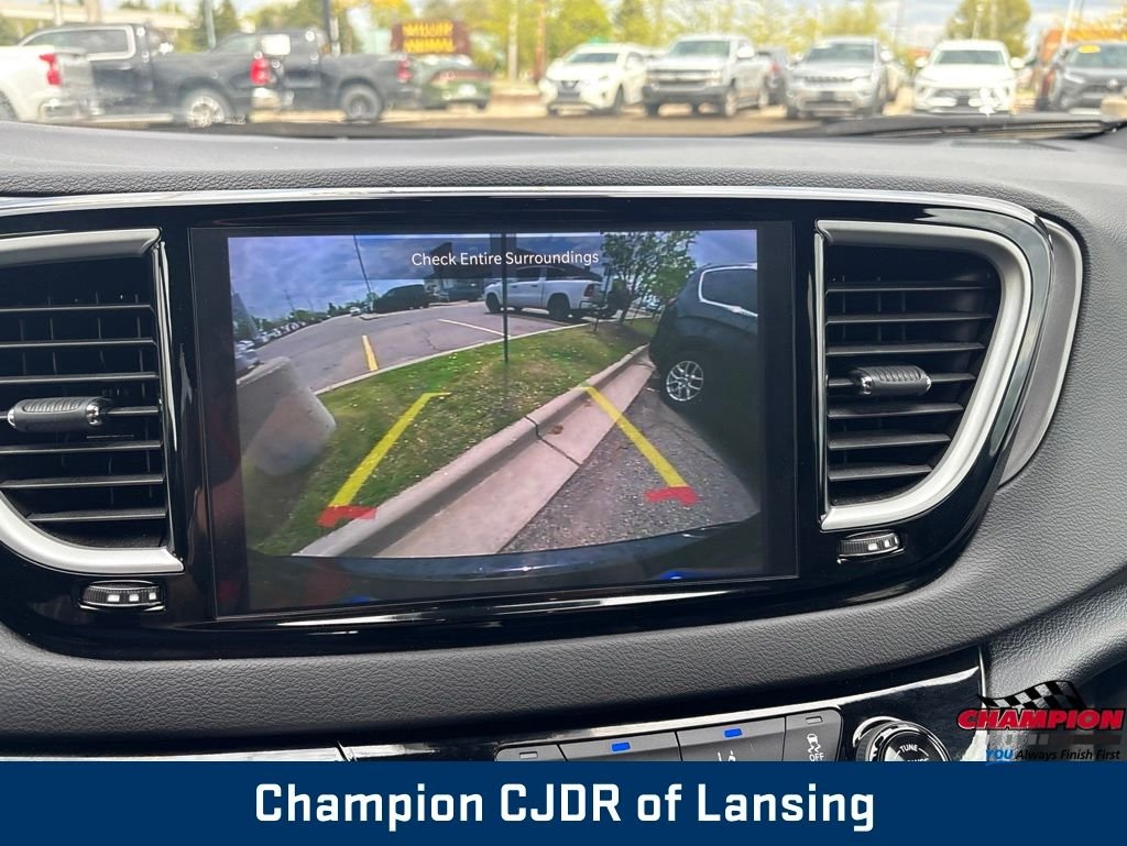 Used 2025 Black Chrysler Select image 25