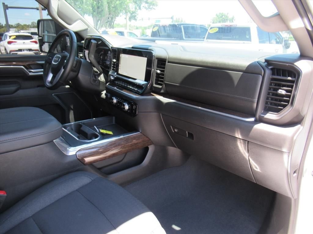 Used 2025 White GMC SLE image 11