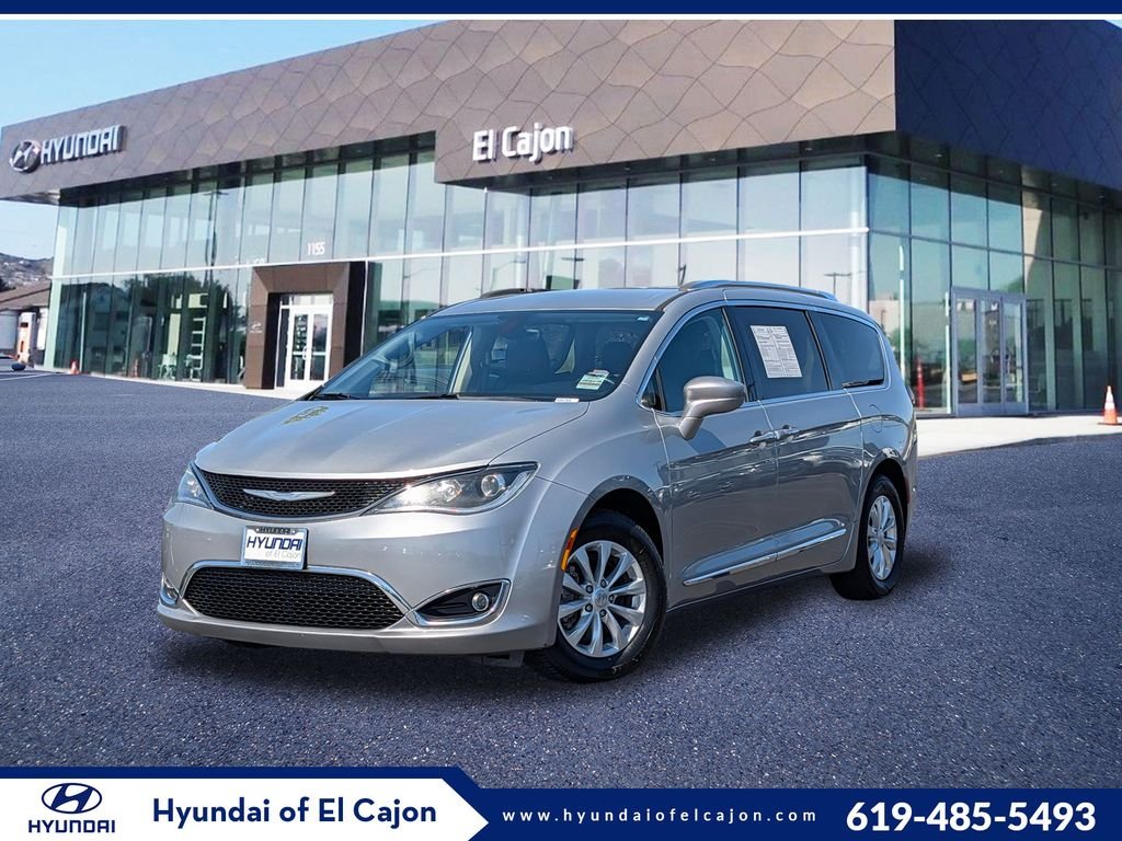 2018 Chrysler Pacifica Touring L's photo