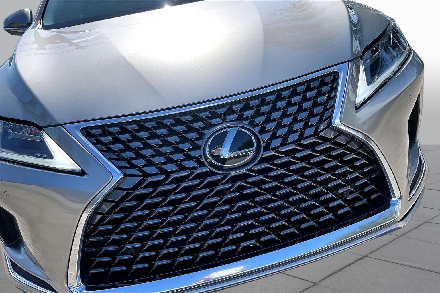 Used 2020 Atomic Silver Lexus  image 30
