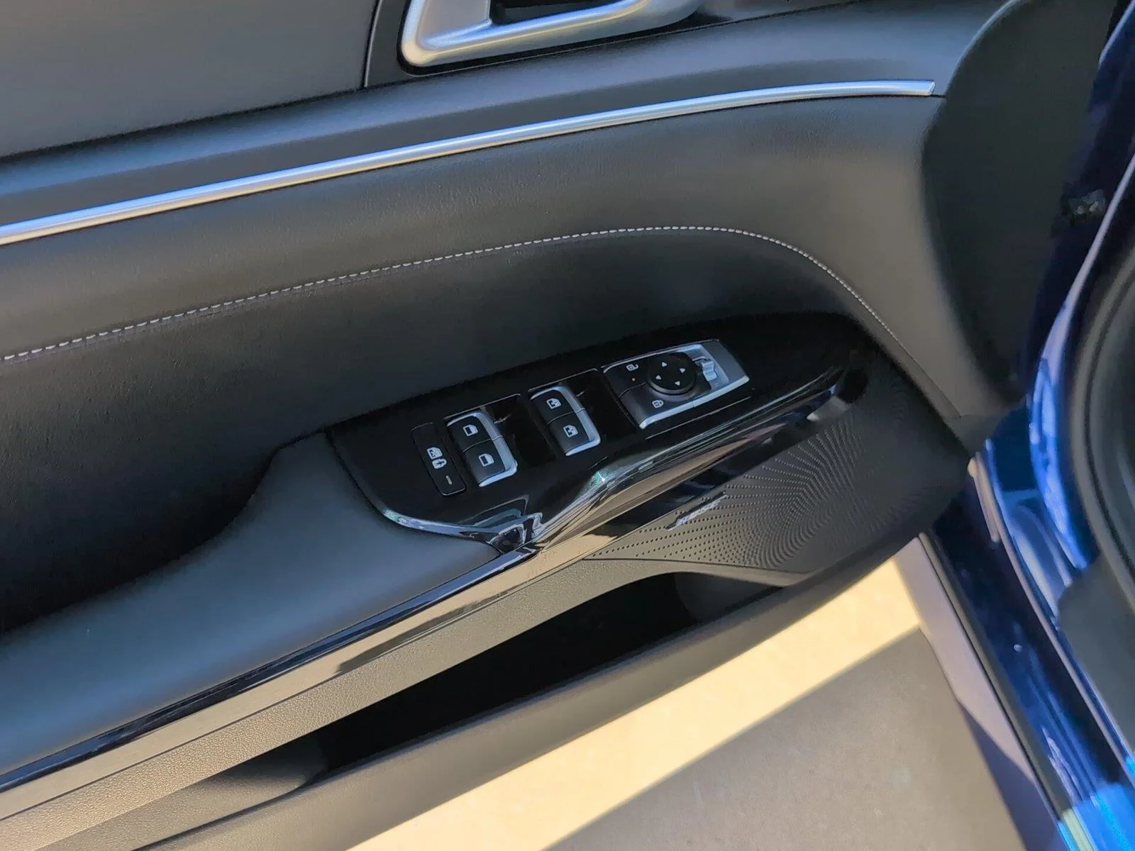 Used 2025 Yacht Blue Kia GT-Line image 16