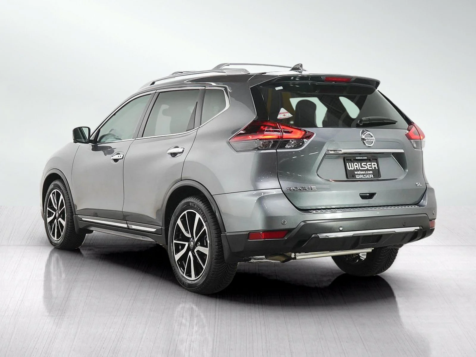 Used 2020 Gun Metallic Nissan SL image 3