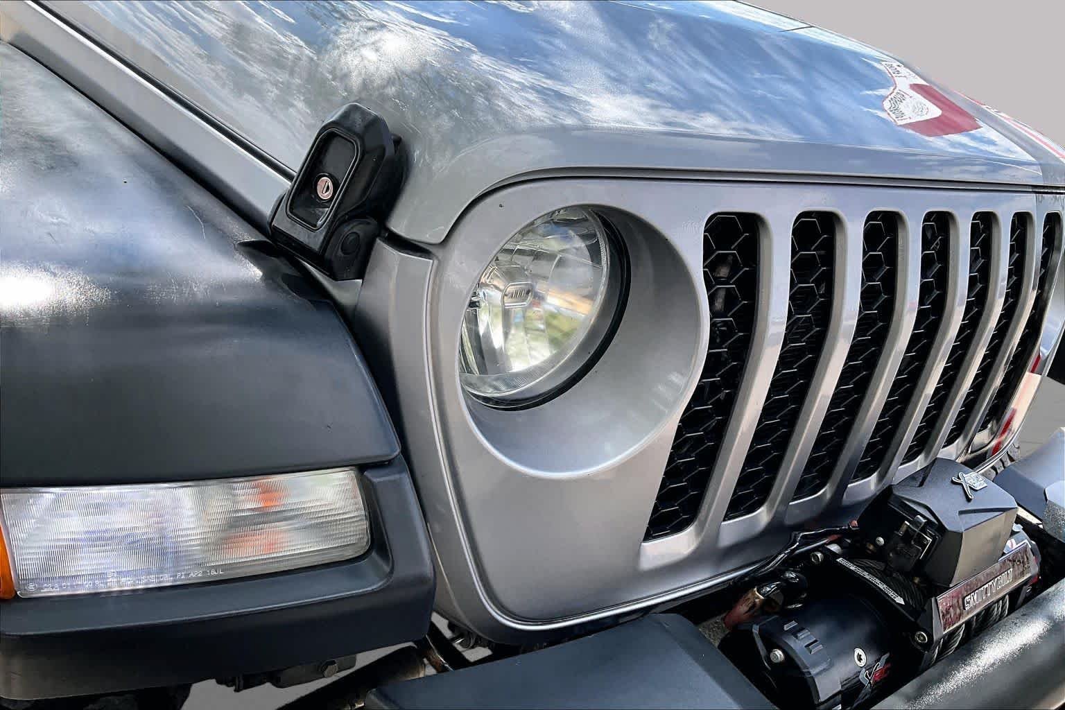 Used 2020 Billet Silver Metallic Clearcoat Jeep Sport S image 26
