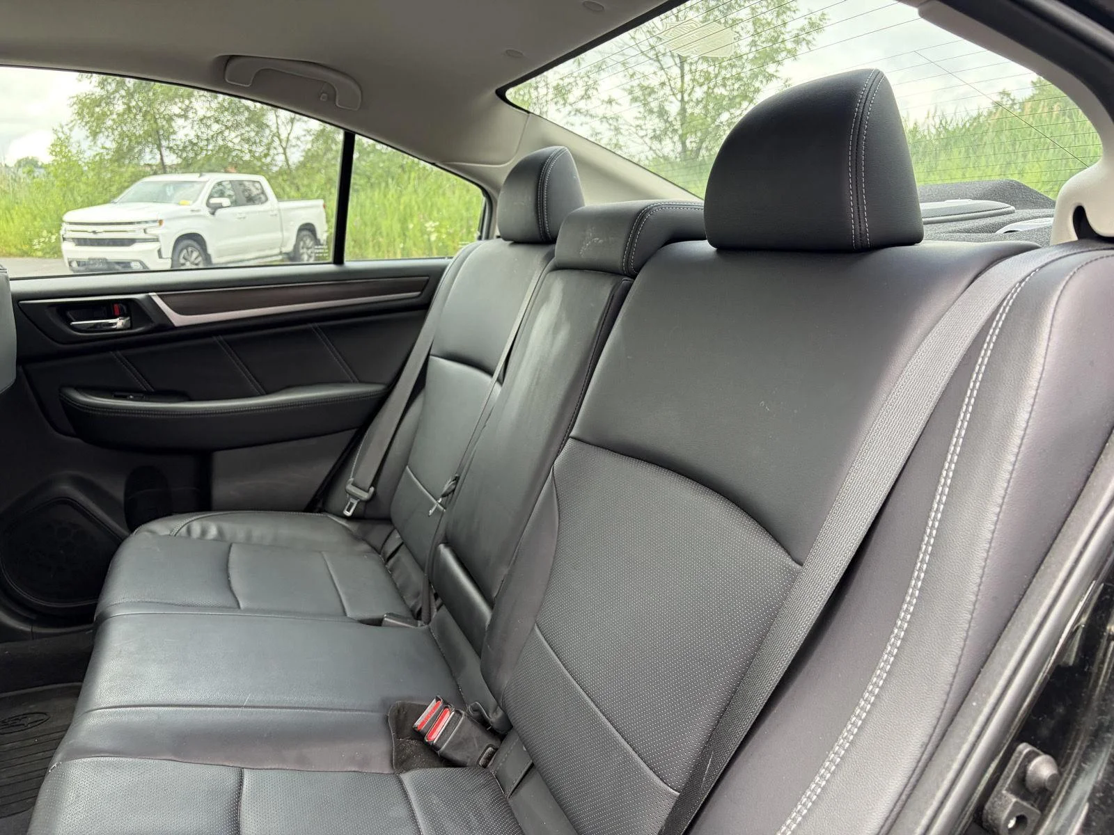 Used 2018 Crystal Black Silica Subaru Limited image 9