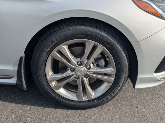 Used 2019 Silver Hyundai Sport image 11