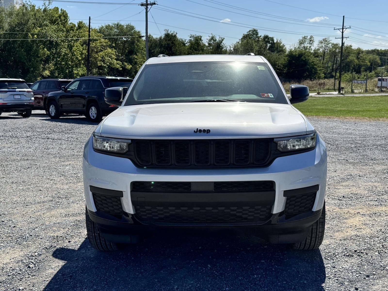 New 2025 Silver Zynith Exterior Paint Jeep Altitude X image 24