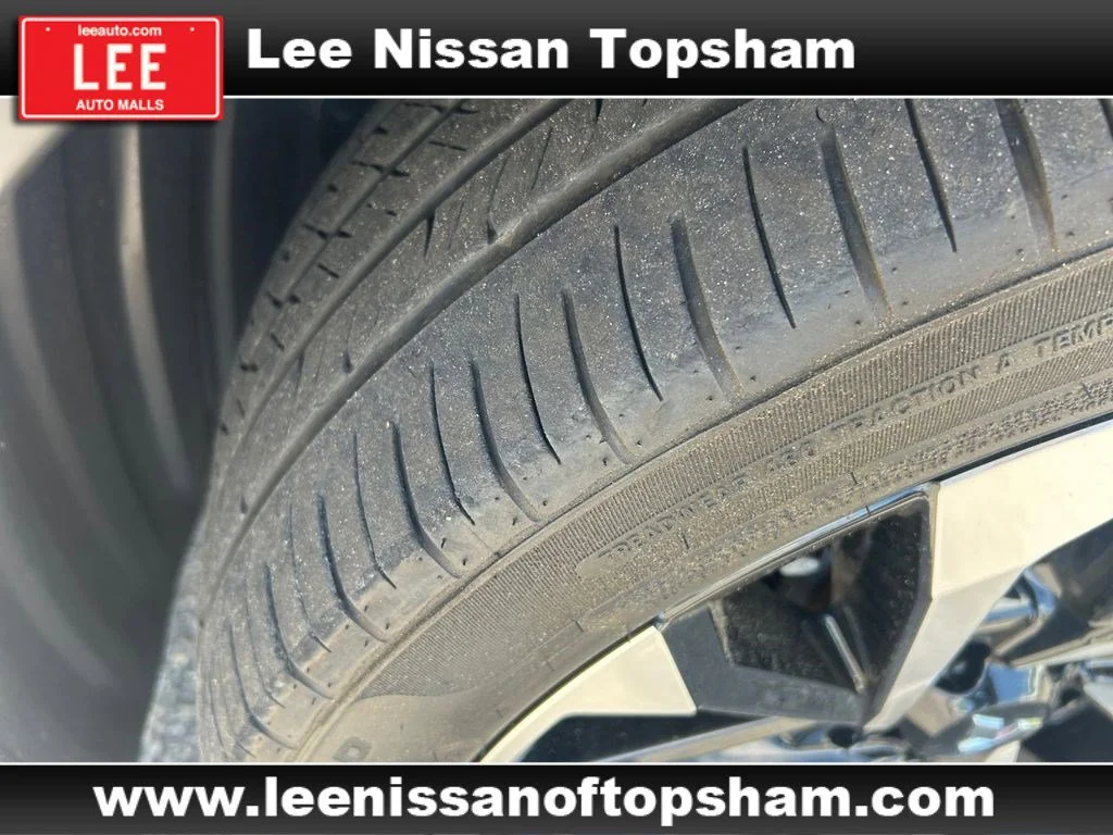 Used 2022 Silver Mitsubishi SE image 25