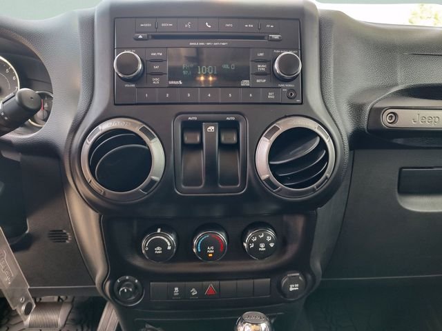 Used 2016 Green Jeep Sport image 13