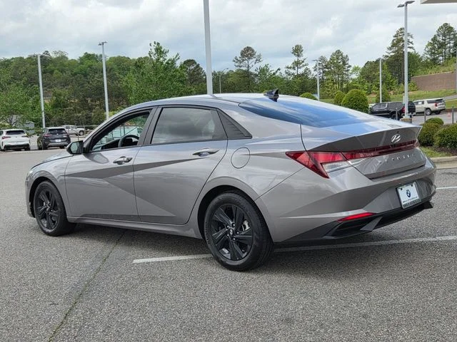 Used 2023 Silver Hyundai SEL image 3