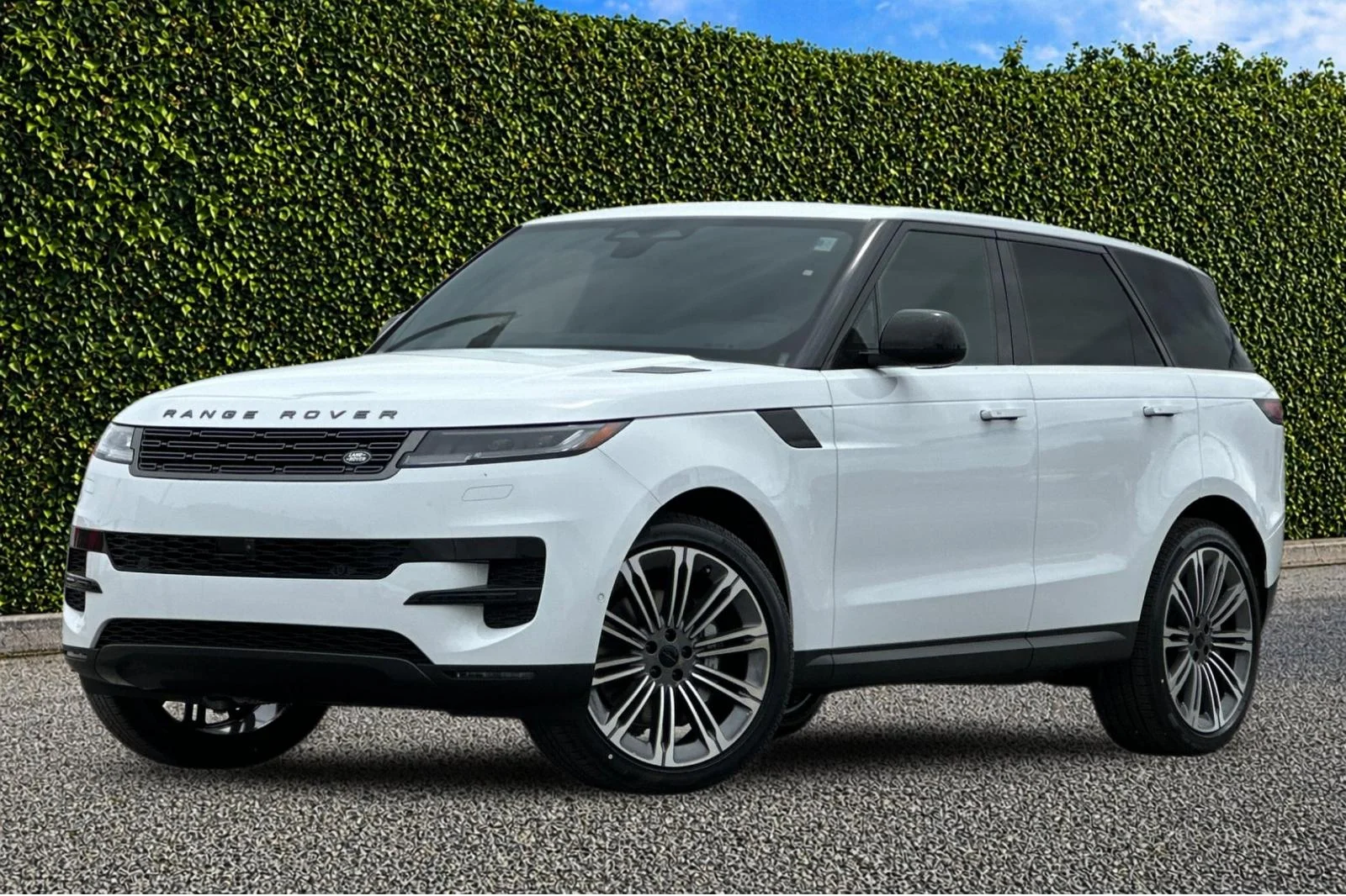 2026 Land Rover Range Rover Sport P360 SE MHEV's photo