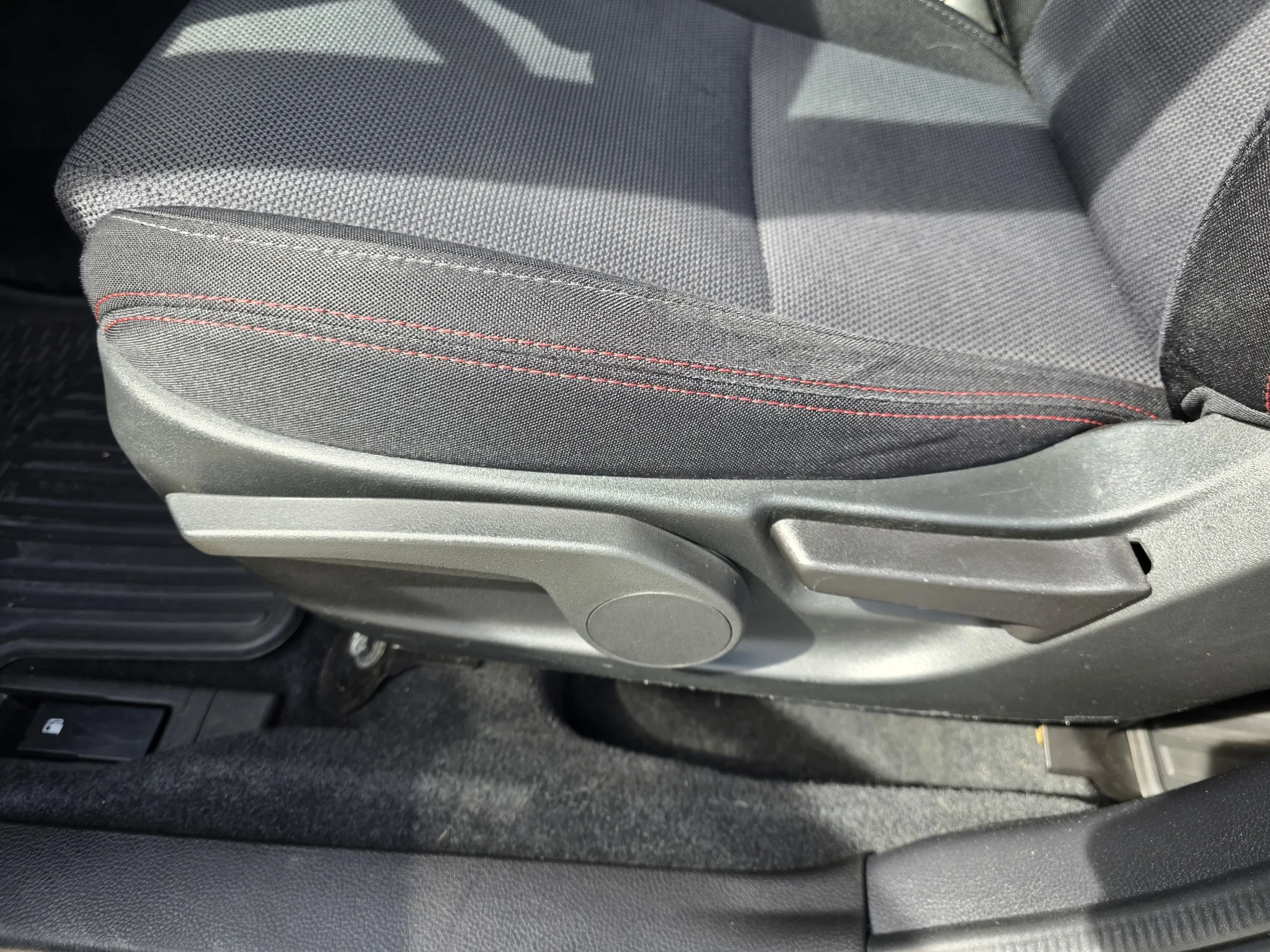 Used 2018 Dark Gray Metallic Subaru Premium image 16