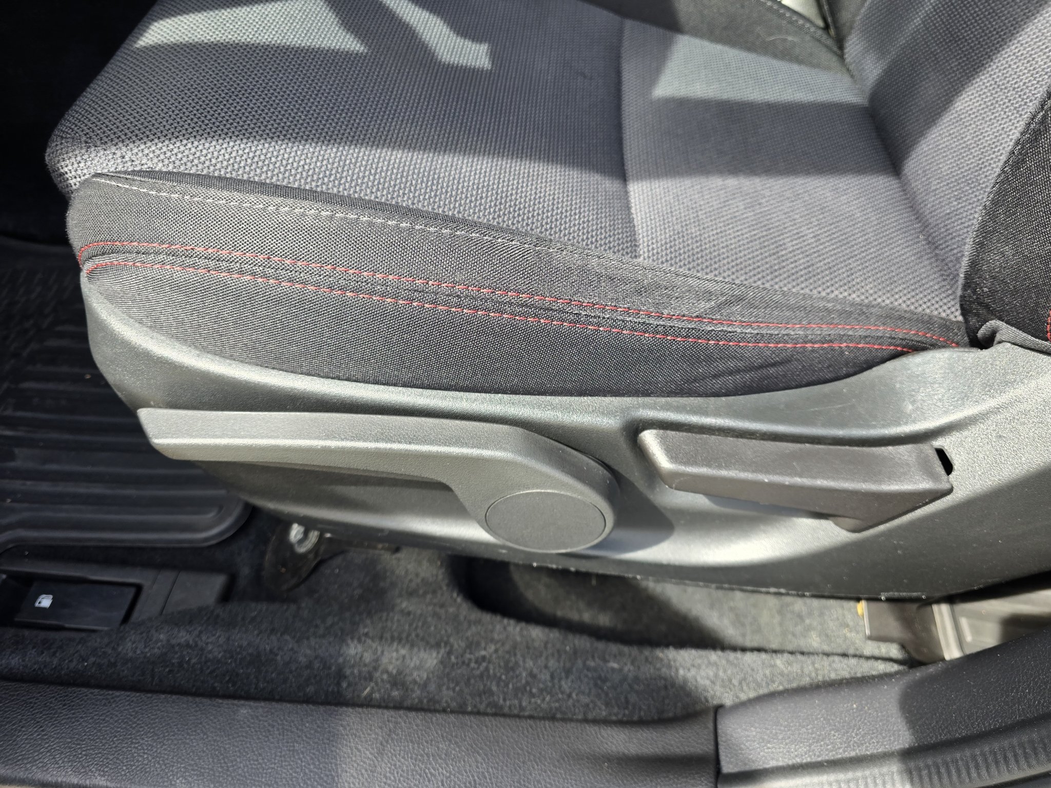 Used 2018 Dark Gray Metallic Subaru Premium image 15