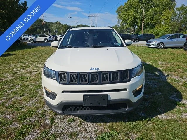 Used 2017 White Jeep Latitude image 9