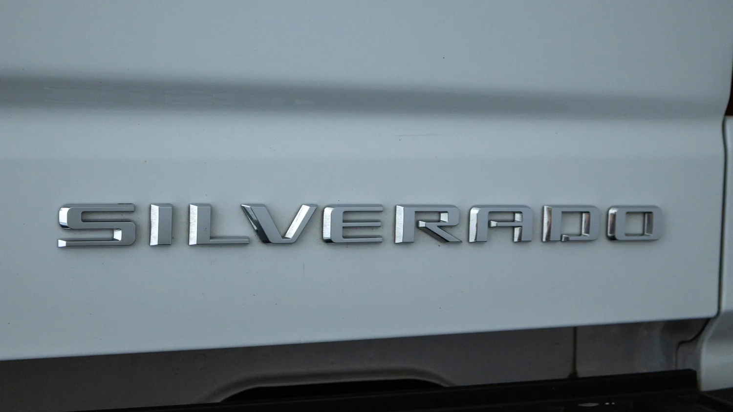 Used 2025 White Chevrolet LT image 30