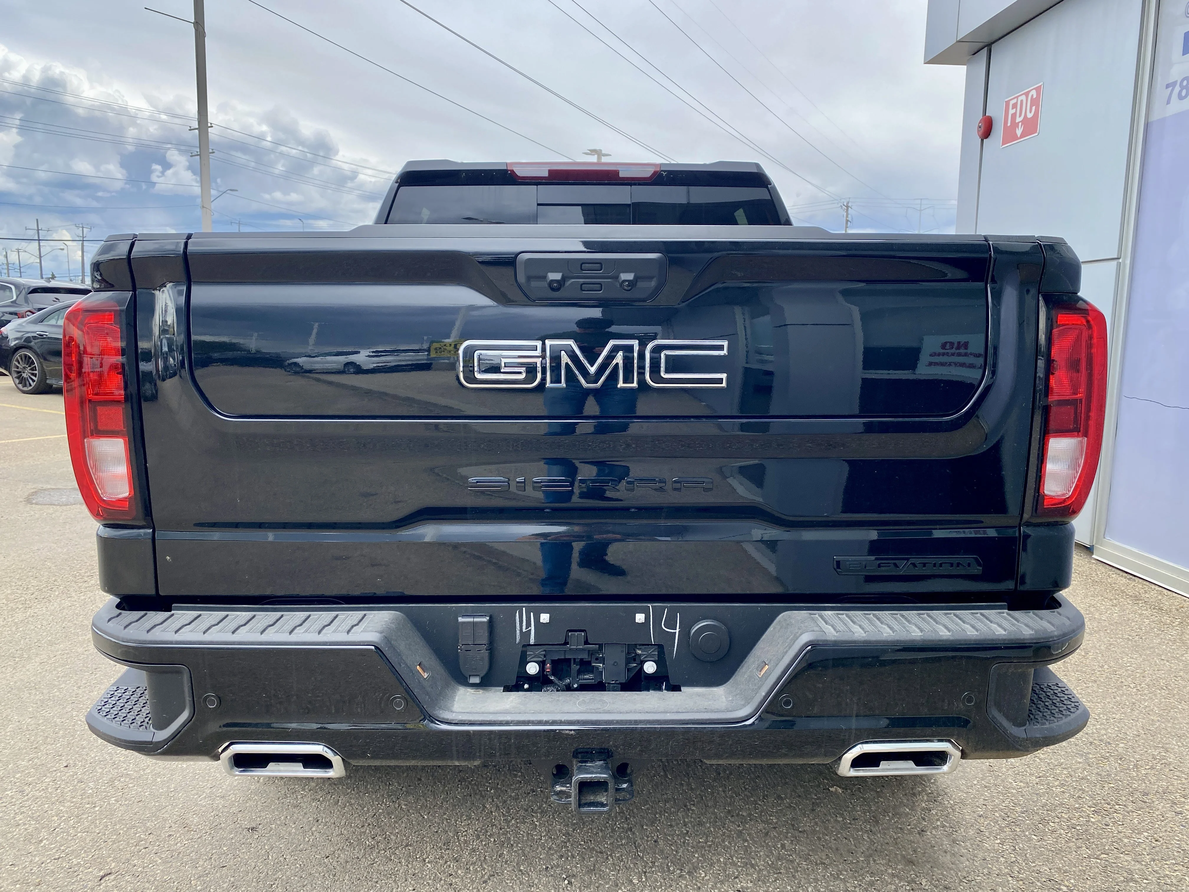 New 2026 ONYX BLACK GMC Elevation image 6