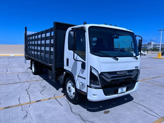 New 2025 White ISUZU 18ft Stakebed w/Lift, 19,500lb GVWR image 2
