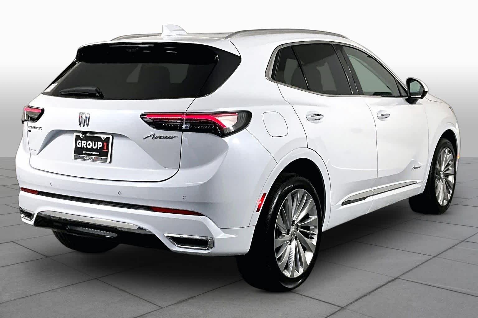 Used 2025 Iridescent White Tricoat Buick Avenir image 13