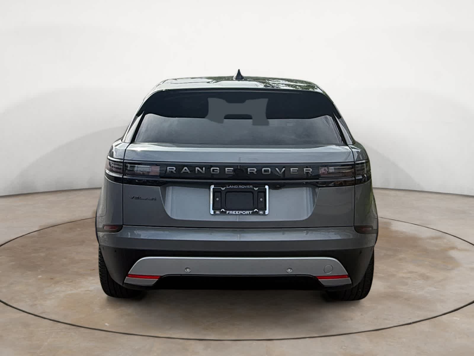 Certified Used 2026 Zadar Grey Premium Metallic Land Rover S image 4