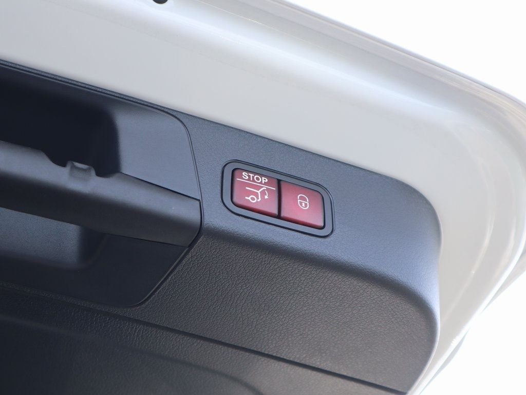 Certified Used 2026 Polar White Mercedes-Benz GLB 250 image 11