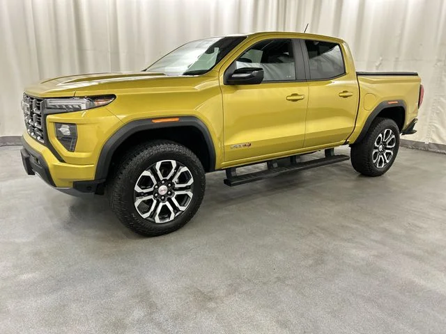 Used 2023  GMC AT4 image 2