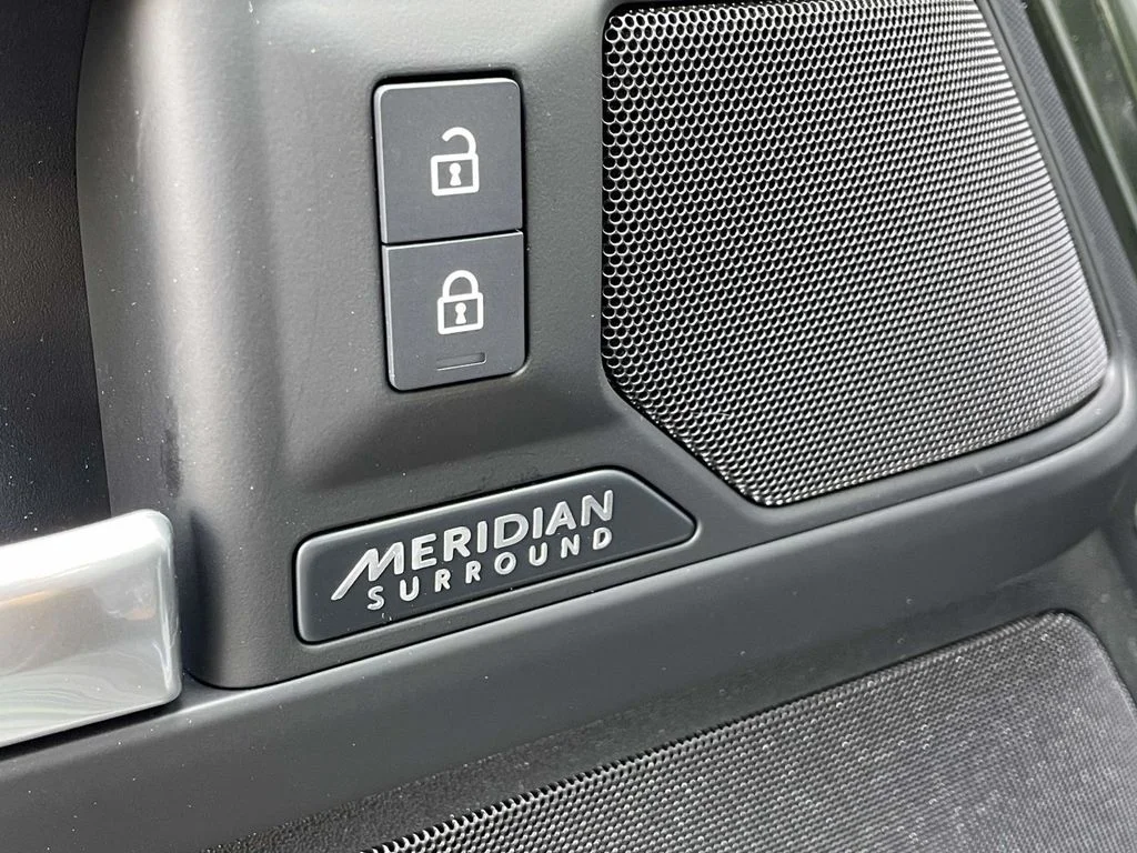 New 2026 Woolstone Green Land Rover X-Dynamic SE image 37