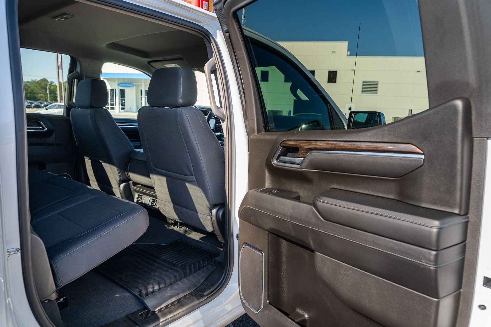 Used 2025 White Chevrolet LT image 16