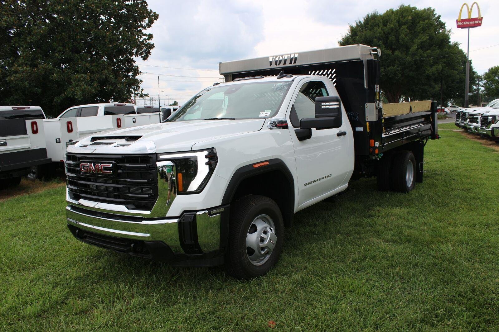 New 2026 Summit White GMC Pro image 2