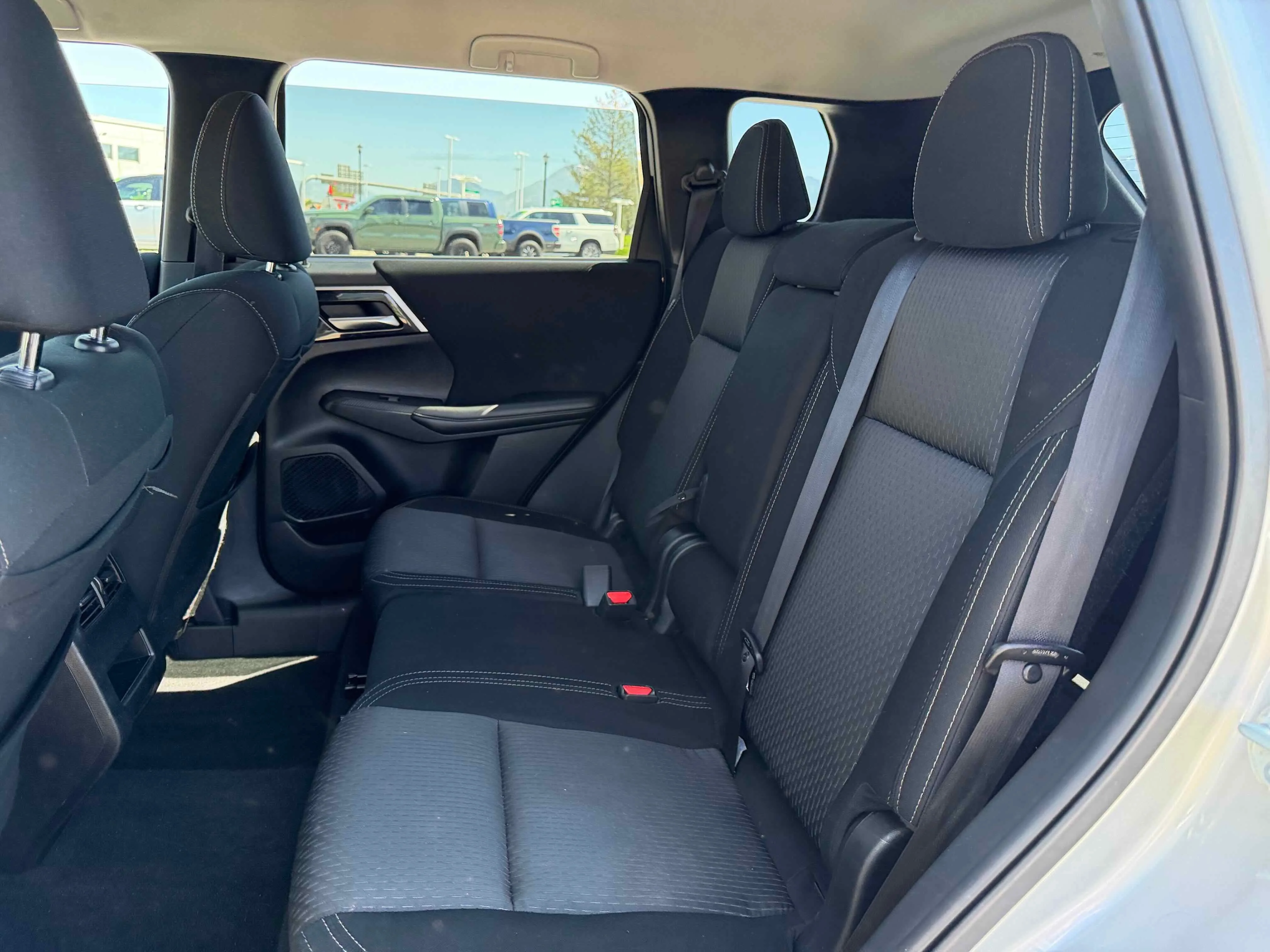 Used 2024  Mitsubishi ES image 24
