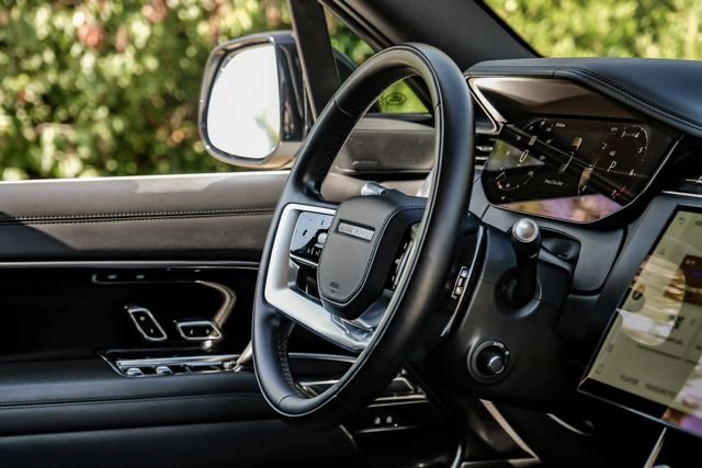 Used 2022 Fuji White Land Rover SE image 19