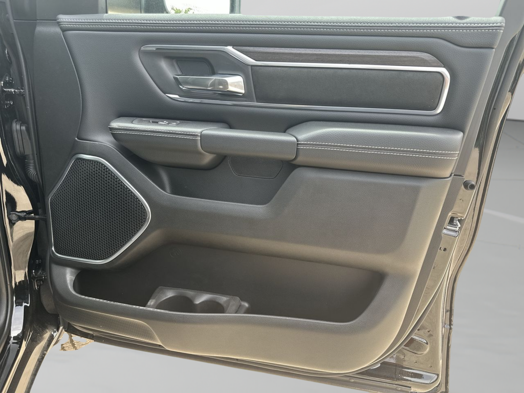 New 2026 Diamond Black Crystal Pearl-Coat Exterior Paint RAM Laramie image 37