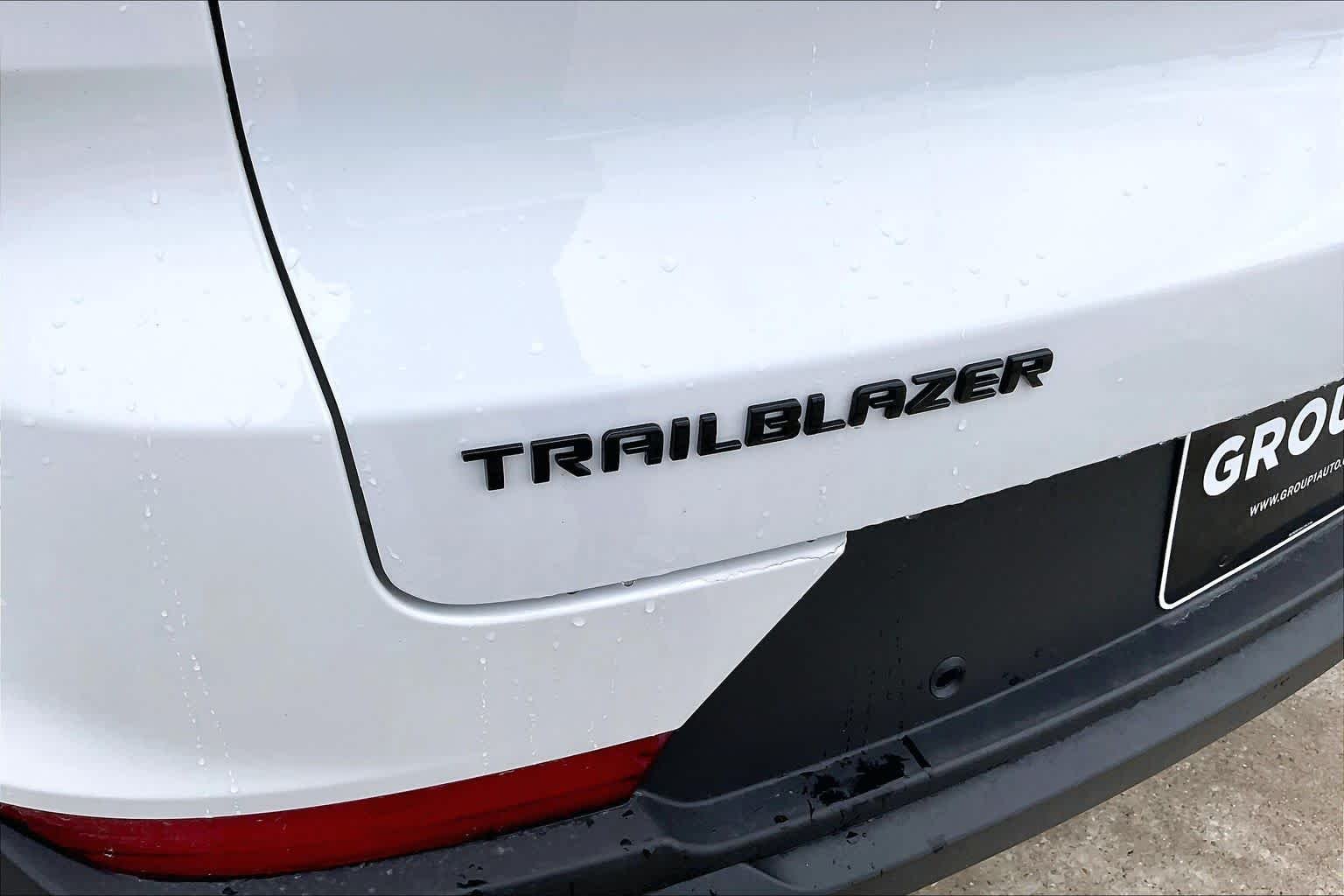 New 2026 Summit White Chevrolet LT image 15