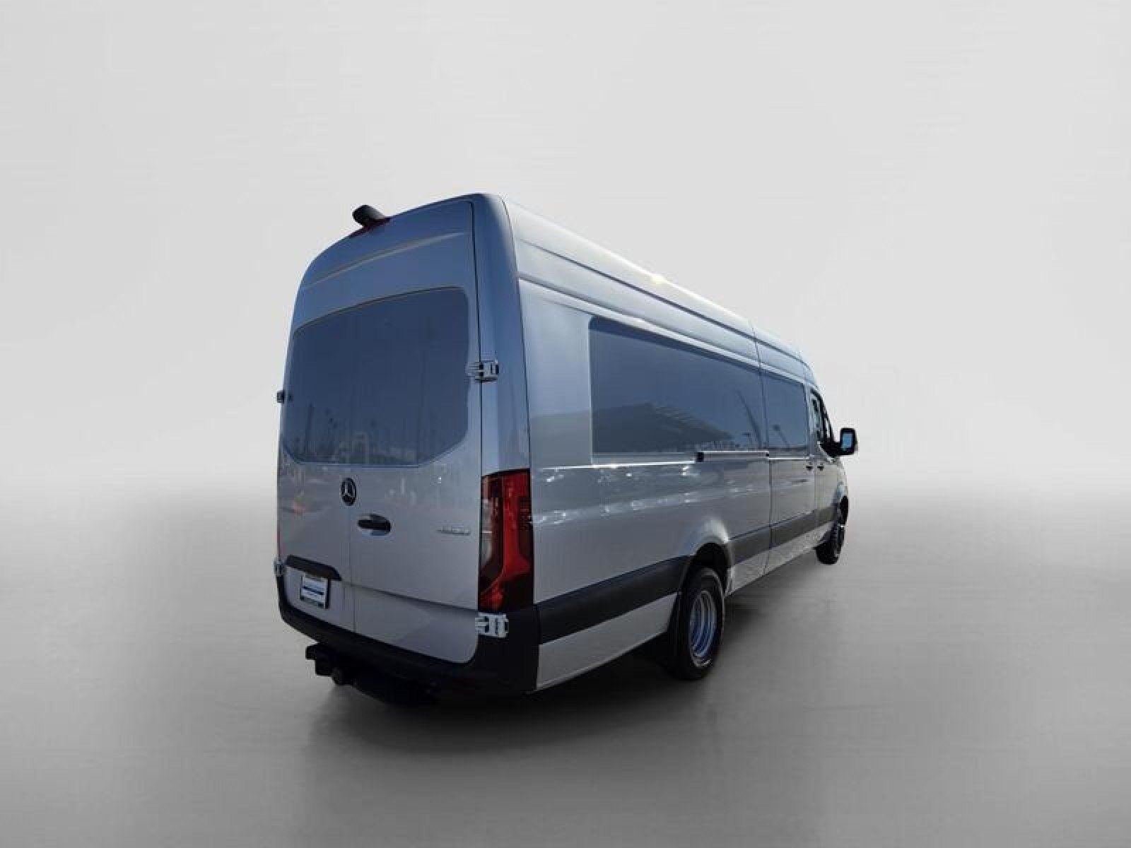 Used 2024 Iridium Silver Mercedes-Benz M4CAEH image 5