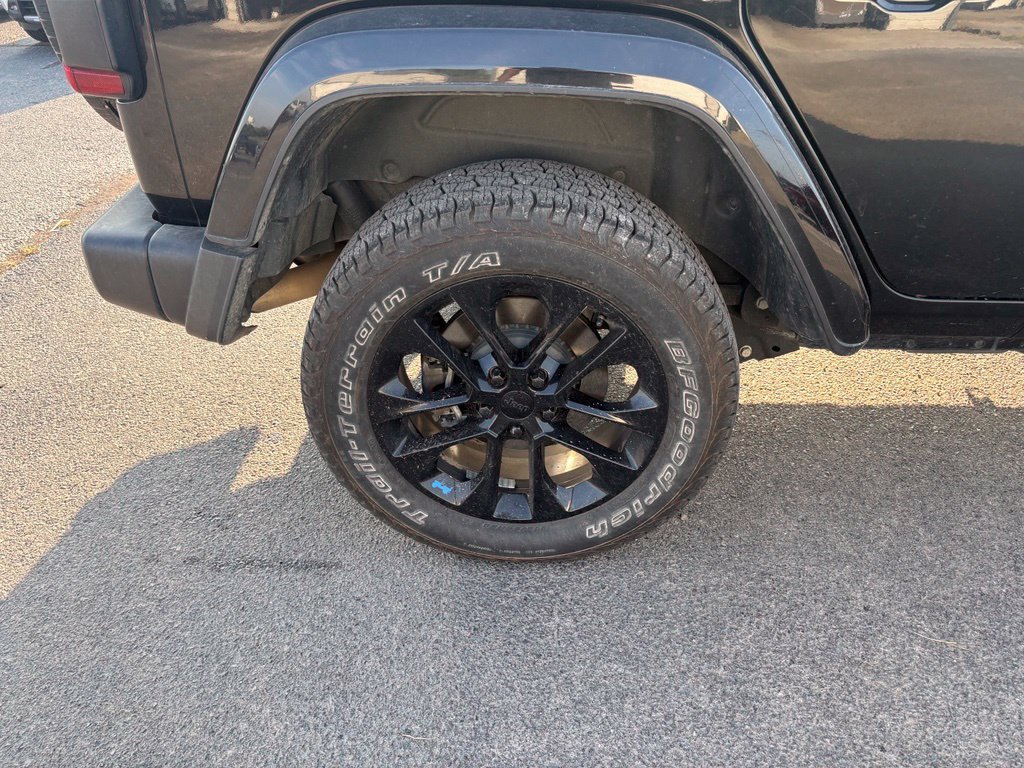 Used 2023 Black Jeep Sahara 4xe image 10