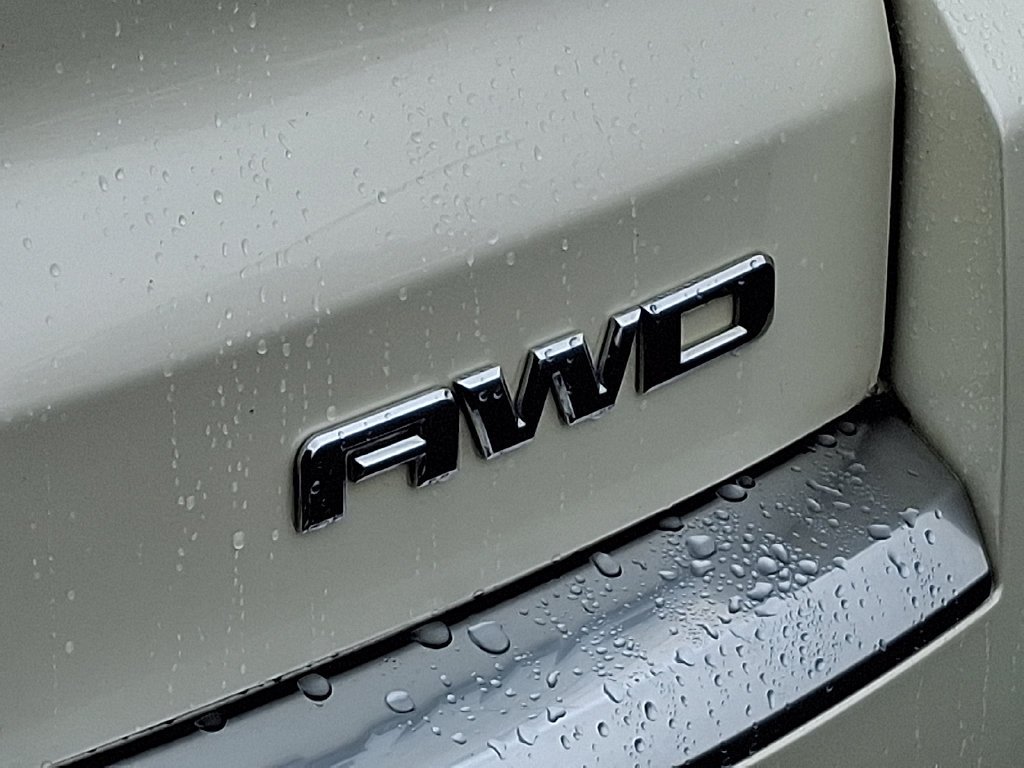 Used 2014 White Diamond Tricoat GMC SLT image 32