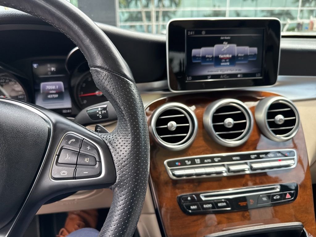 Used 2019 White Mercedes-Benz GLC 300 image 4