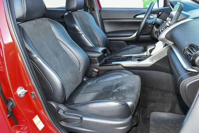 Used 2024 Black Mitsubishi SE image 25