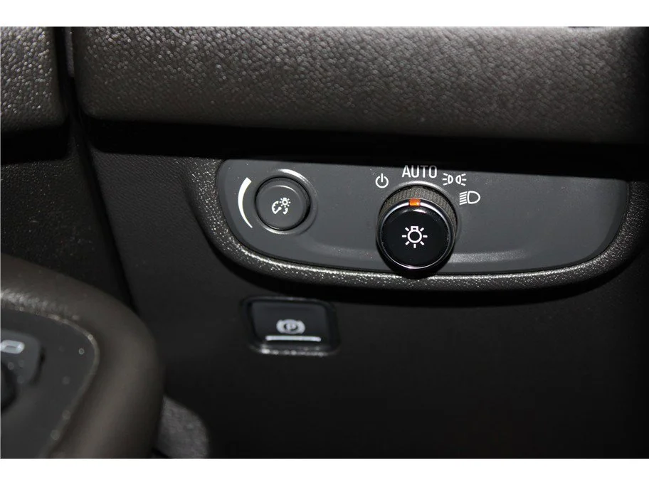 Used 2022 Summit White GMC SLE image 28