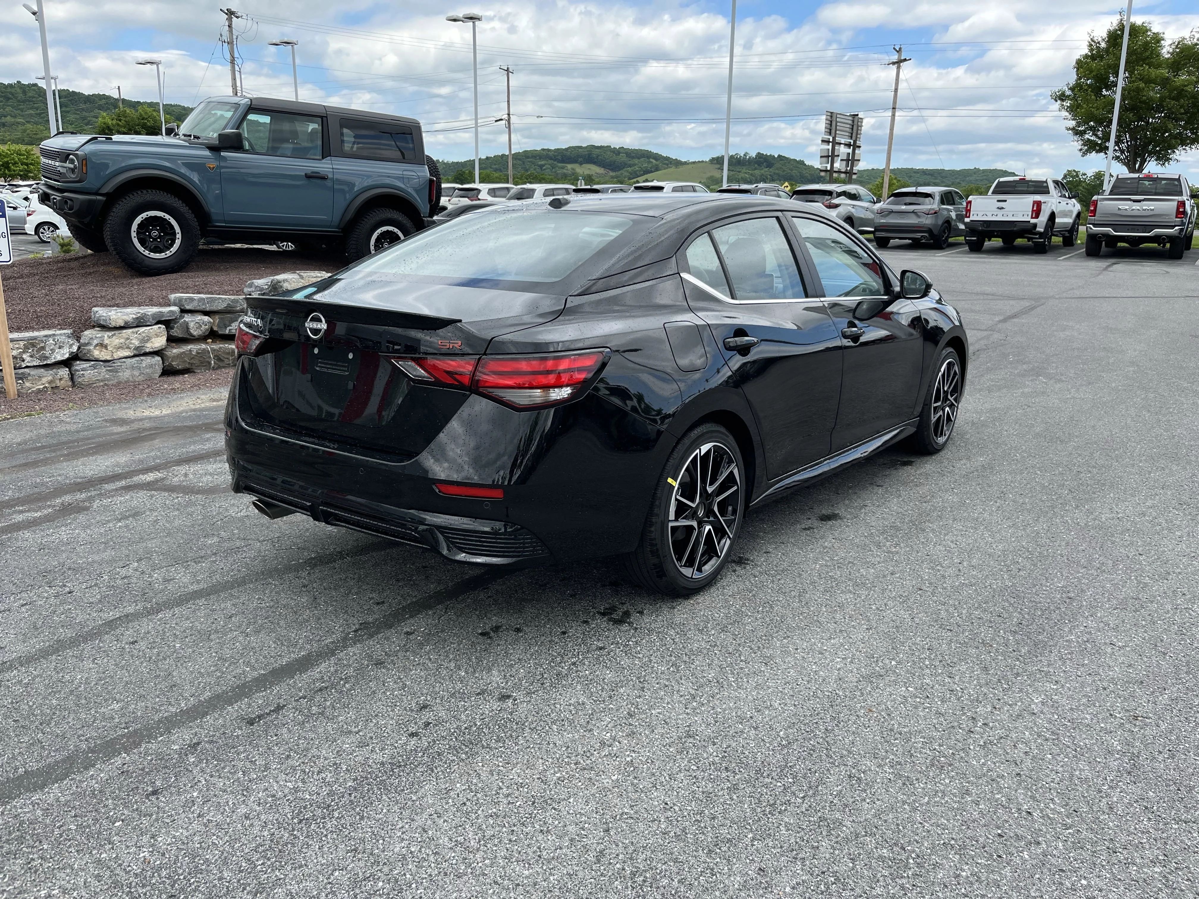 2025 Nissan Sentra SR - Photo 3