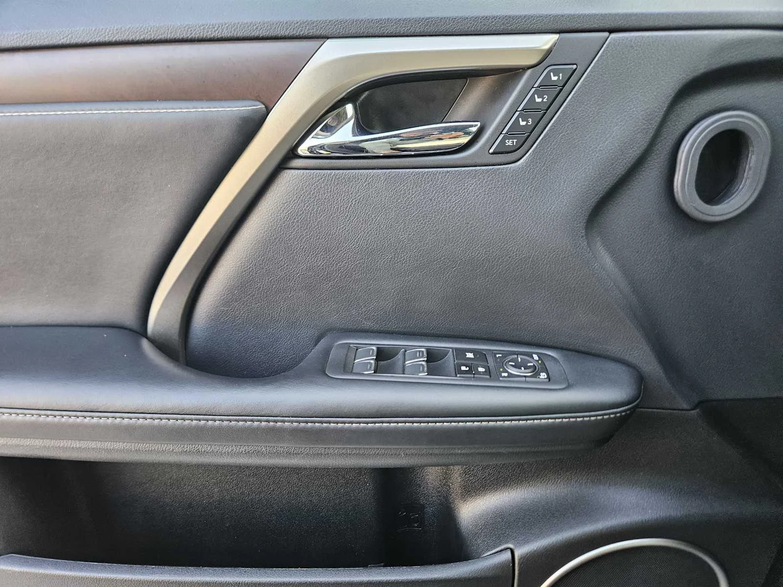 Certified Used 2021 CAVIAR Lexus  image 18