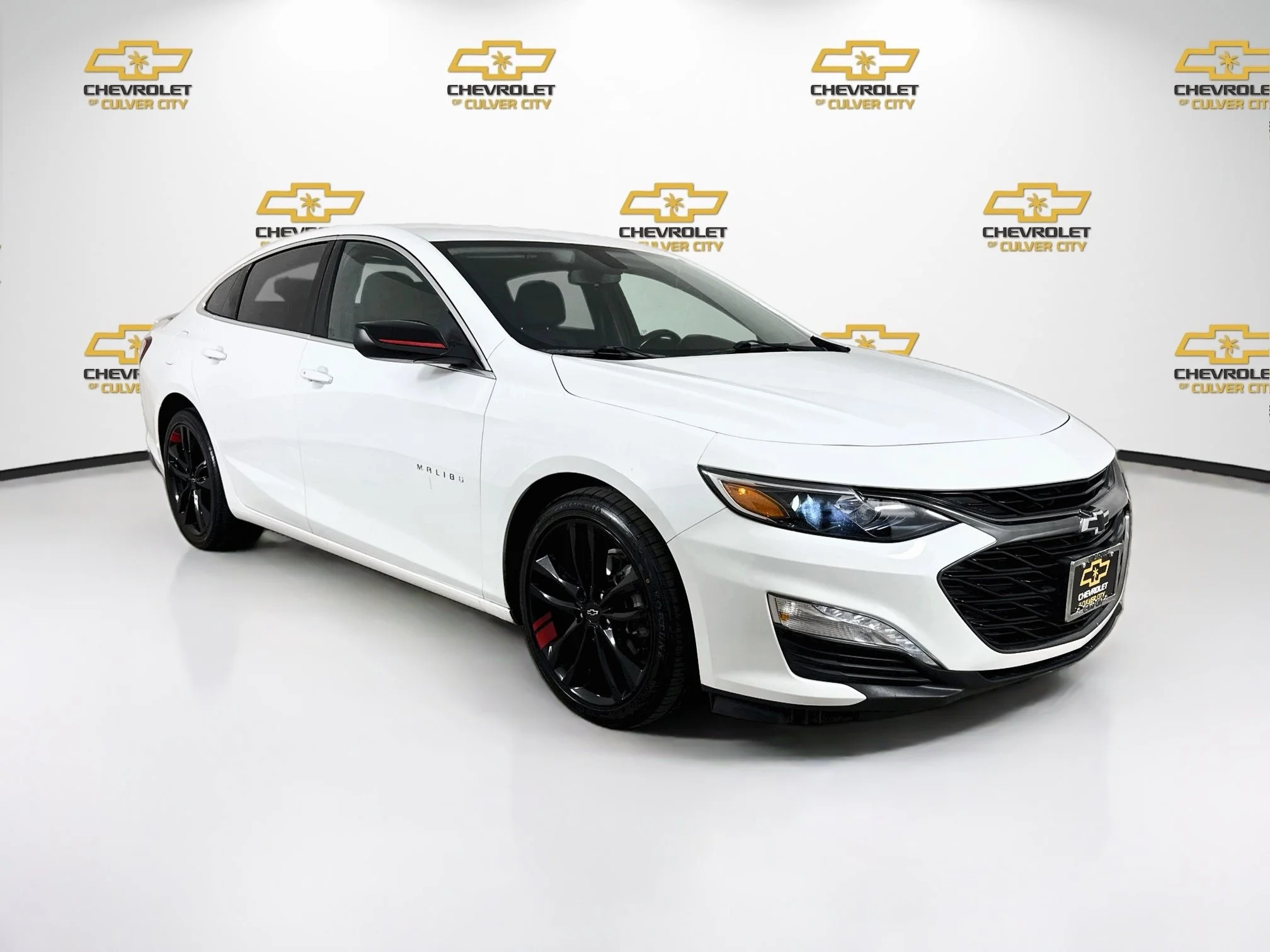 Used 2021 SUMMIT WHITE Chevrolet LT image 1