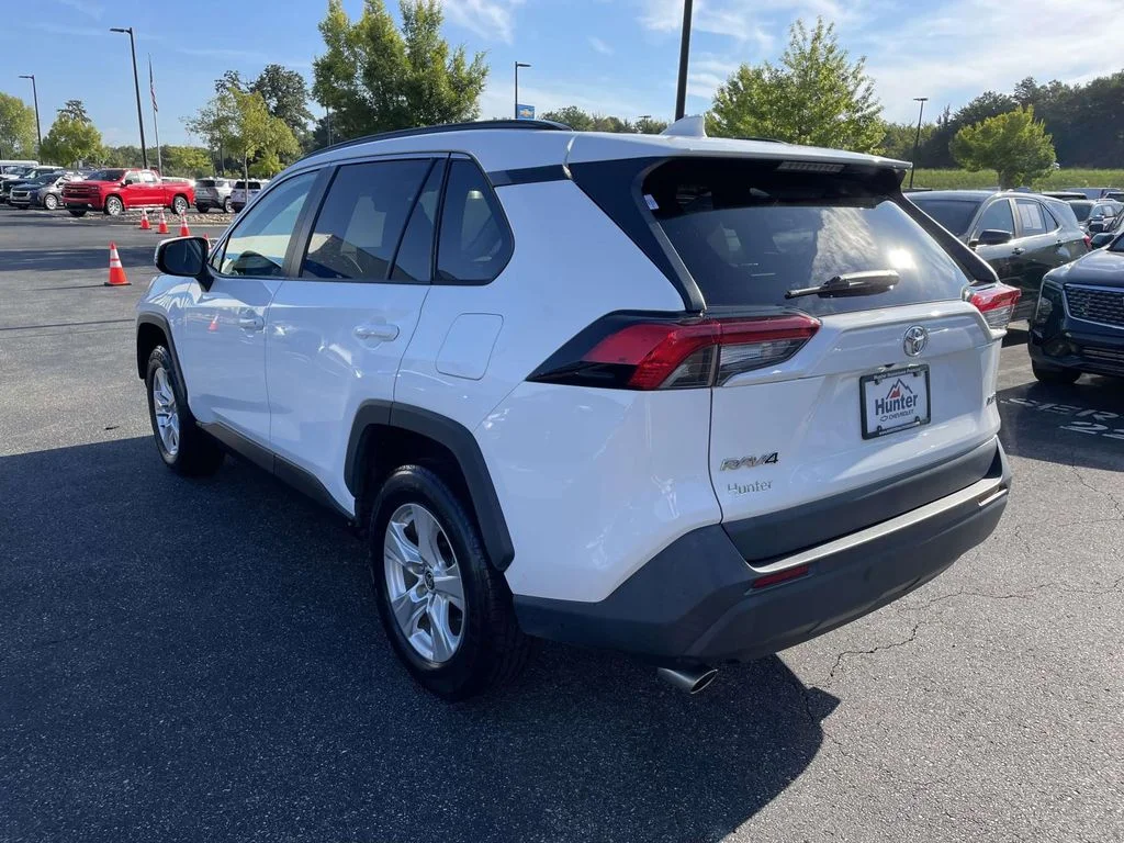Used 2021  Toyota XLE image 4
