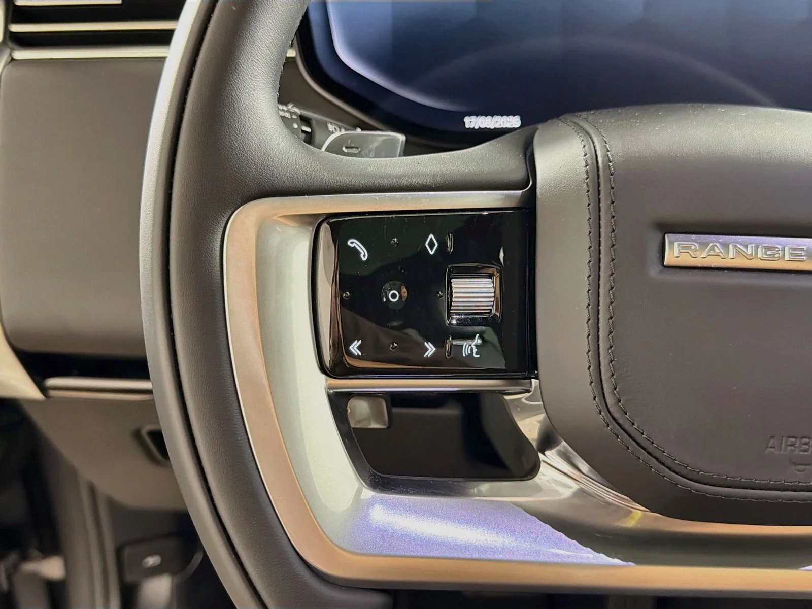 New 2026 Eiger Gray Meta Land Rover SE image 12