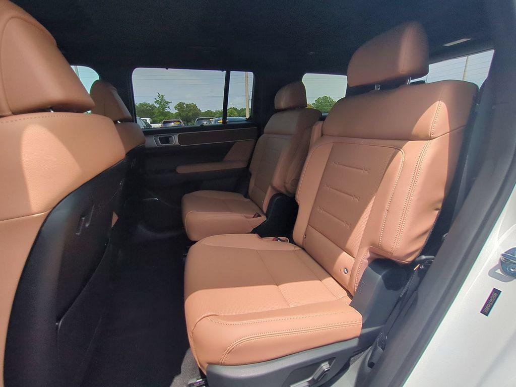 New 2027 White Hyundai Limited FWD image 17