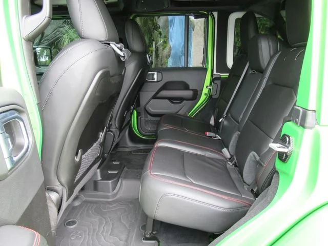 Certified Used 2025  Jeep Rubicon image 35